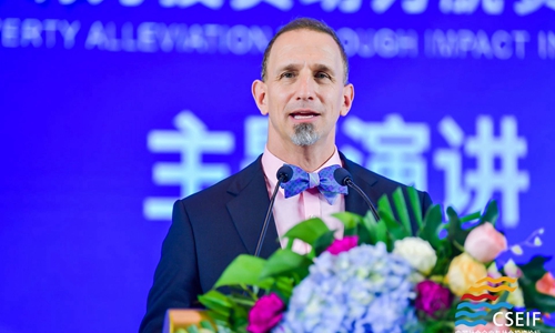 亚当·班德尔500300_副本.jpg